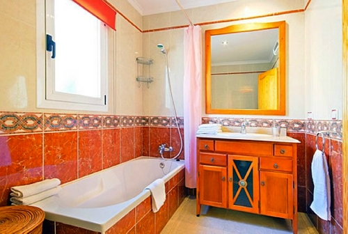 3205.bathroom  2 villa fuchsia new.jpg